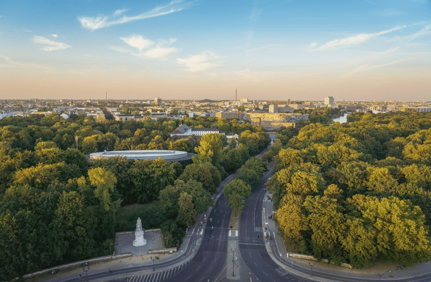 Berlin’s Edge: Urban Photography in&hellip;